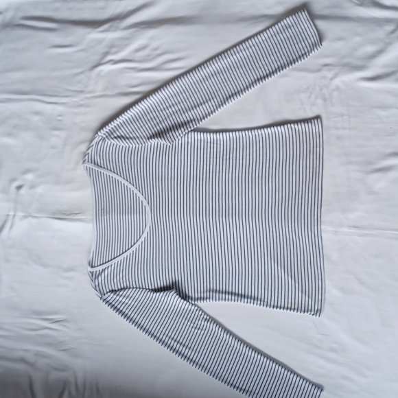 Gap Long Sleeve Striped Scoop Neck Cotton Tee- Sz. Lrg - Picture 2 of 5